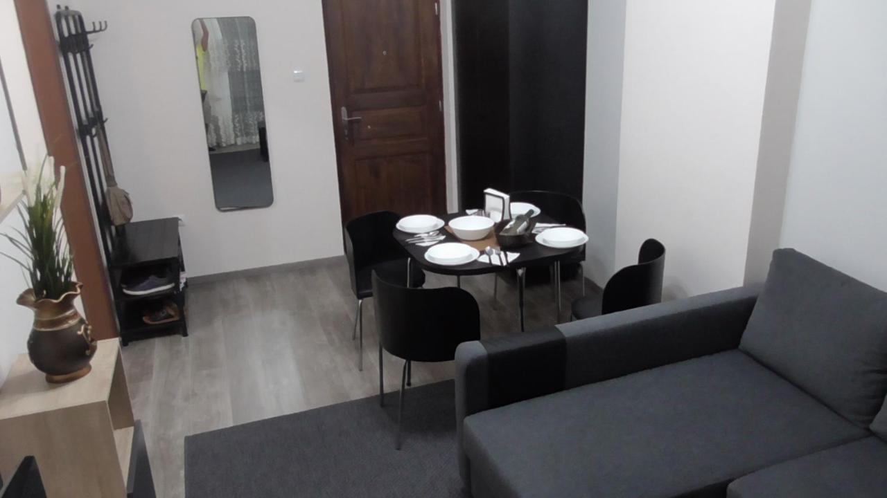 Ellada *